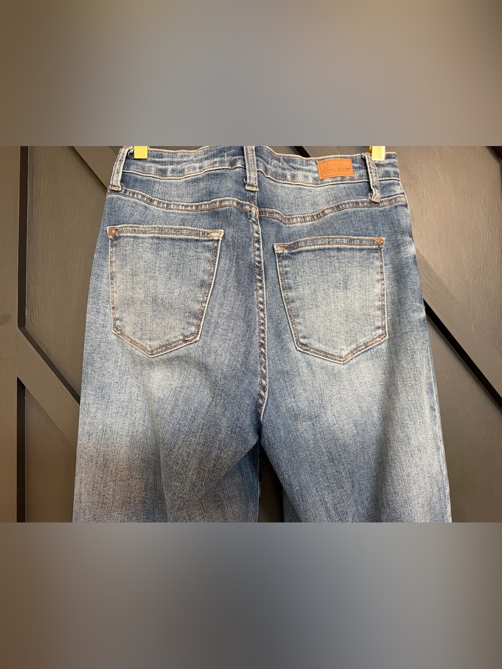 Judy Blue High-Waist Wide Leg Cropped Jeans in Medium Wash, Size 5/27 (US 6) - Picture 7 of 13